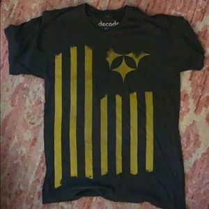 Men’s t shirt size medium